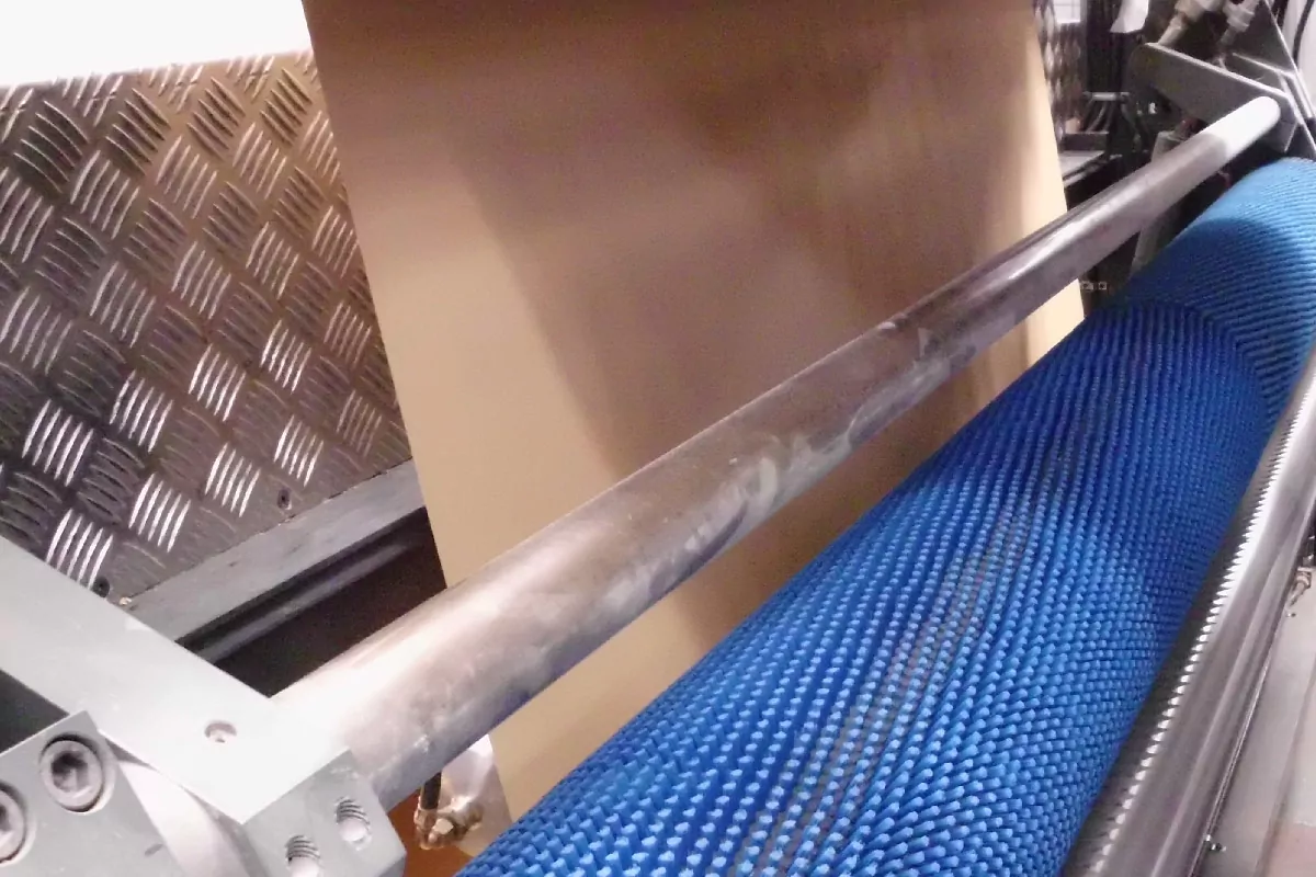 Papierbahnen glätten mit Technischen Bürsten Breitstrecken Runde Bürsten